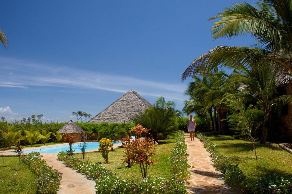 Sheba Cottages - Praia de Diani Exterior foto