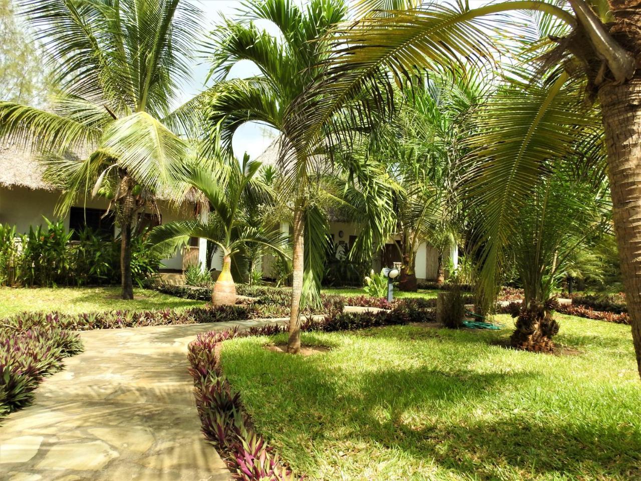 Sheba Cottages - Praia de Diani Exterior foto