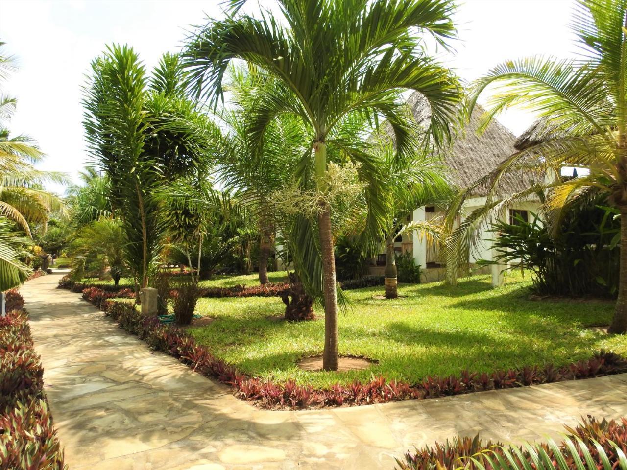 Sheba Cottages - Praia de Diani Exterior foto